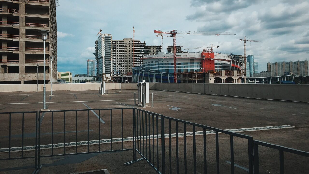 В Красногорске достраивают «Левел Лесной»: лесопарк и тропа к метро